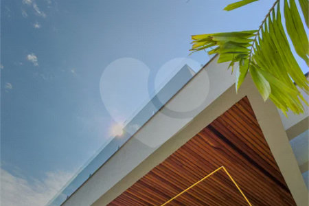Indaiatuba - Condominio Villa Sapezal - 318 m² de Terreno - 230 m² de Área Construída - 3 suítes, sendo 1 Master com closet planejado - Sala de TV - Sala de estar integrada à Sala de jantar - Cozinha com móveis planejados - Despensa - Escritório planejado - Lavabo - Piscina com preparação para aquec