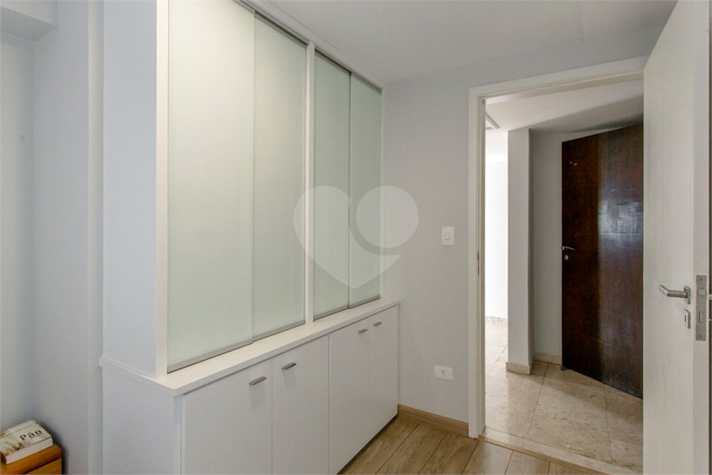 Apto Reformado prox à Av.Paulista - 230m2 /4 Suítes + Escritório/3 Vagas de garagem