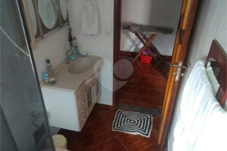 Sobrado de 120m² com dois dormitórios, vaga de garagem, churrasqueira no Alto do Ipiranga