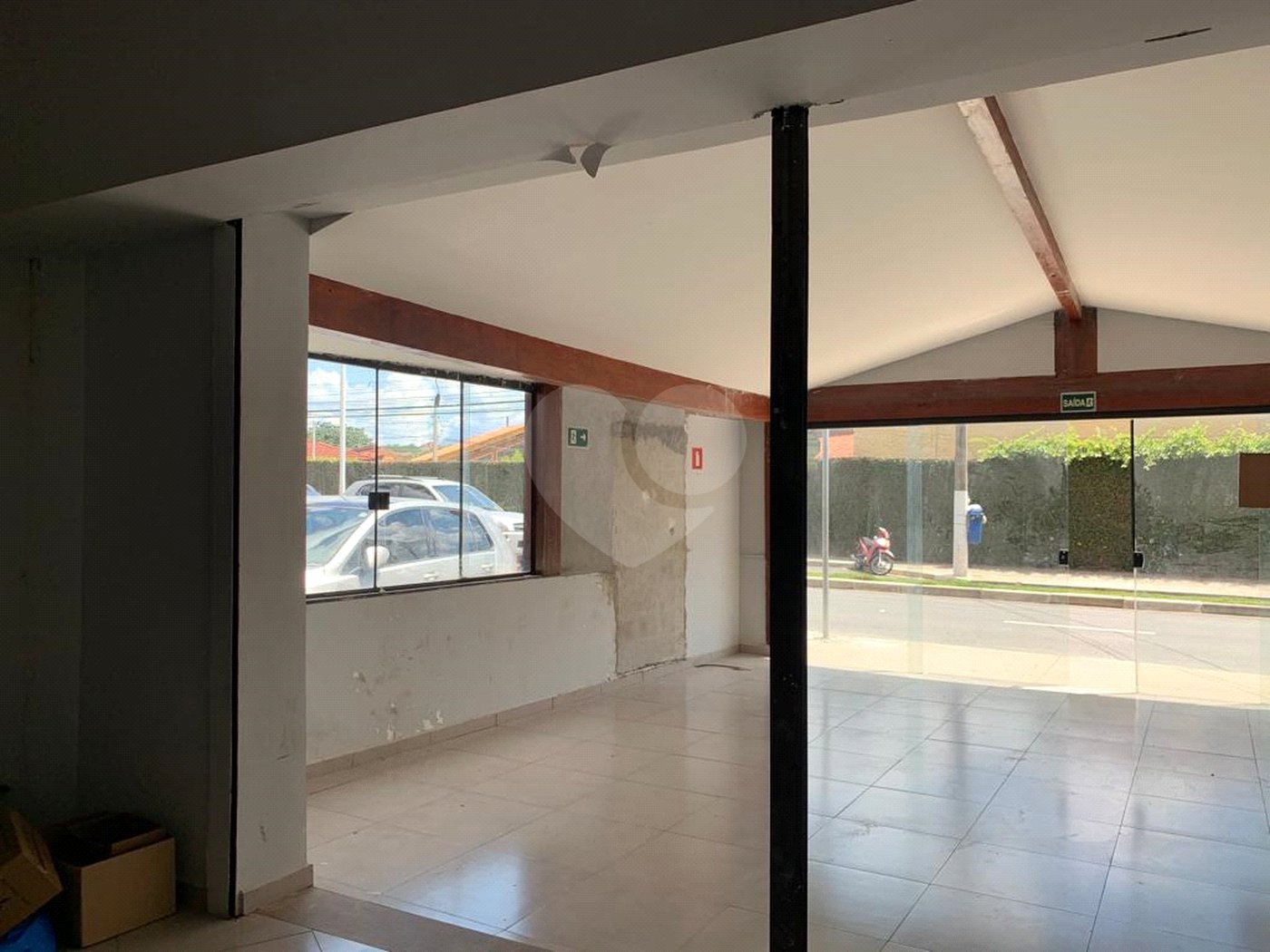 Salão Comercial 150m² na Lucas Nogueira Garcez - Atibaia - SP