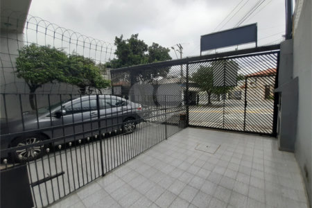 Vende-se: Sobrado no Cursino/Ipiranga, 2 Quartos, 2 Salas, 8 vagas de garagem!