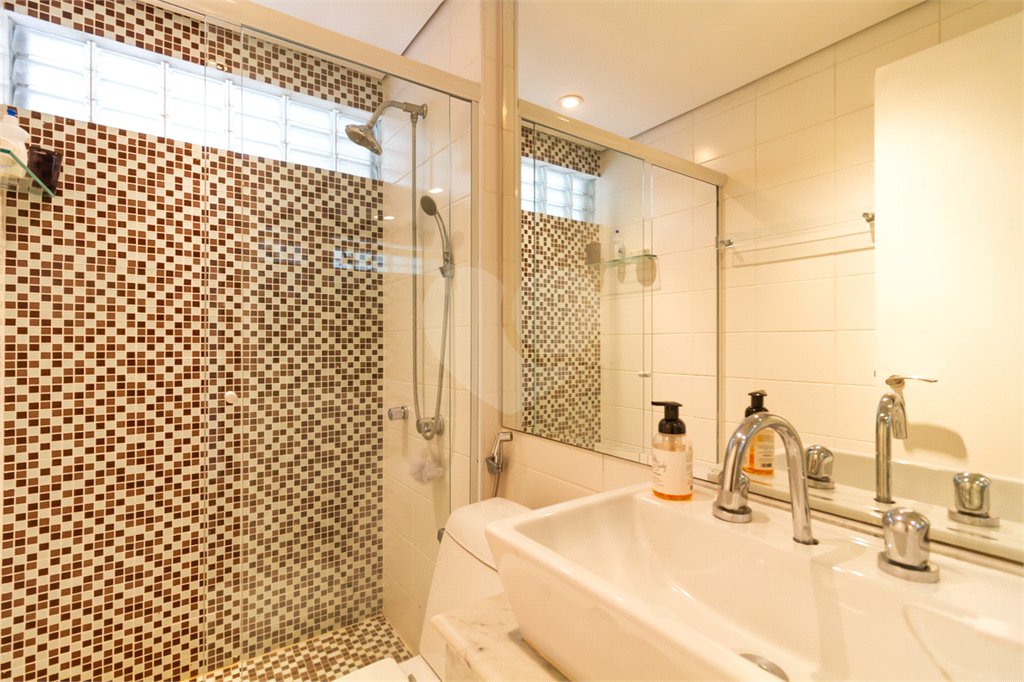 Apartamento de Alto Padrão no Campo Belo para venda com porteira fechada, com 4 dormitórios suítes e 4 vagas com lazer de club.