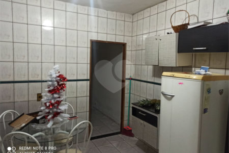 Casa Térrea com 2 dormitórios.