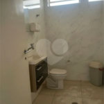 Casa comercial com 300m², 5 quartos, 2 vagas, para locação no Campo Belo!