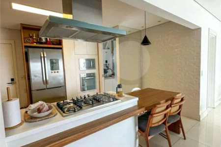 Apartamento de 106 m² no Auge Home Resort, porteira fechada, com 3 dormitórios, 1 suíte, varanda gourmet, 2 vagas, depósito e lazer completo.