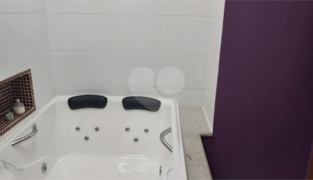 Sobrado à venda com 3 quartos, sendo 2 suítes,  em Vila Scarpelli, Santo André, SP