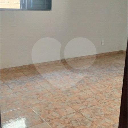 Casa térrea no Jardim Santa Maria .
