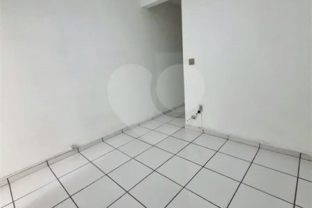 Stúdio na Barra Funda à venda.
