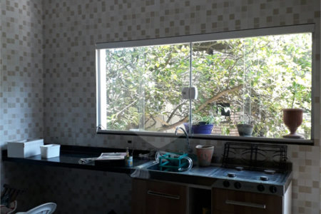 Sobrado à Venda no Condomínio Picollo Villagio com mobilha