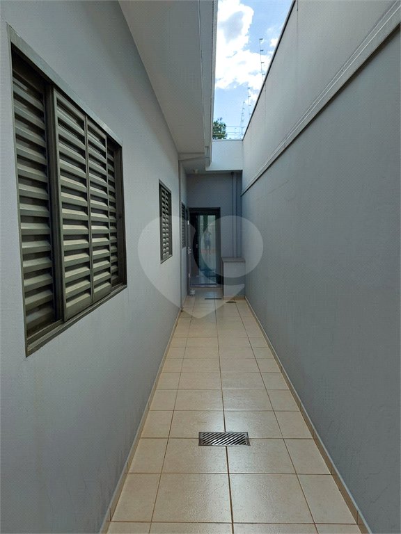 Casa Térrea com 2 dormitórios, sendo 1 suíte.