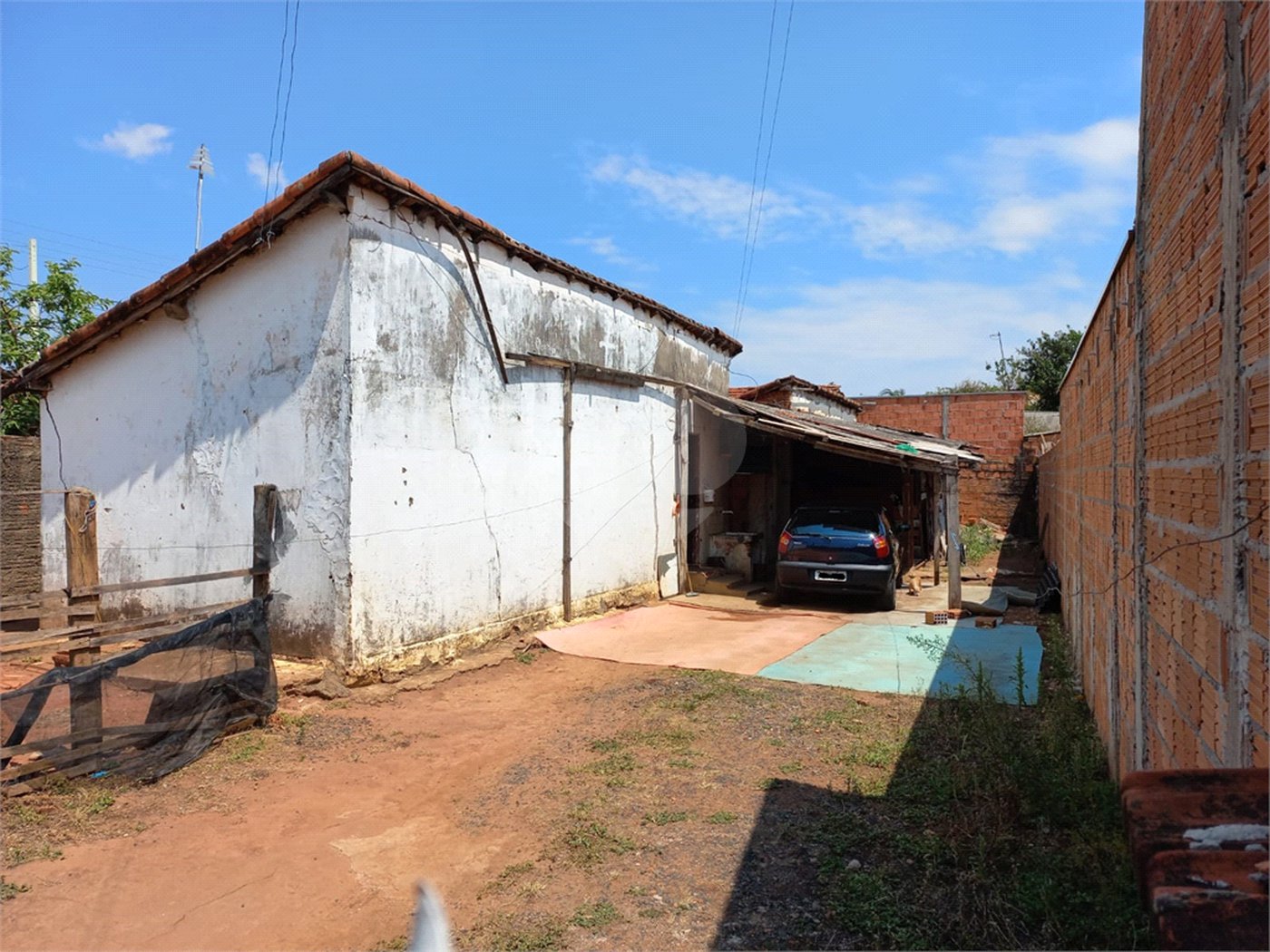 Terreno com 250,00 m² de área total.