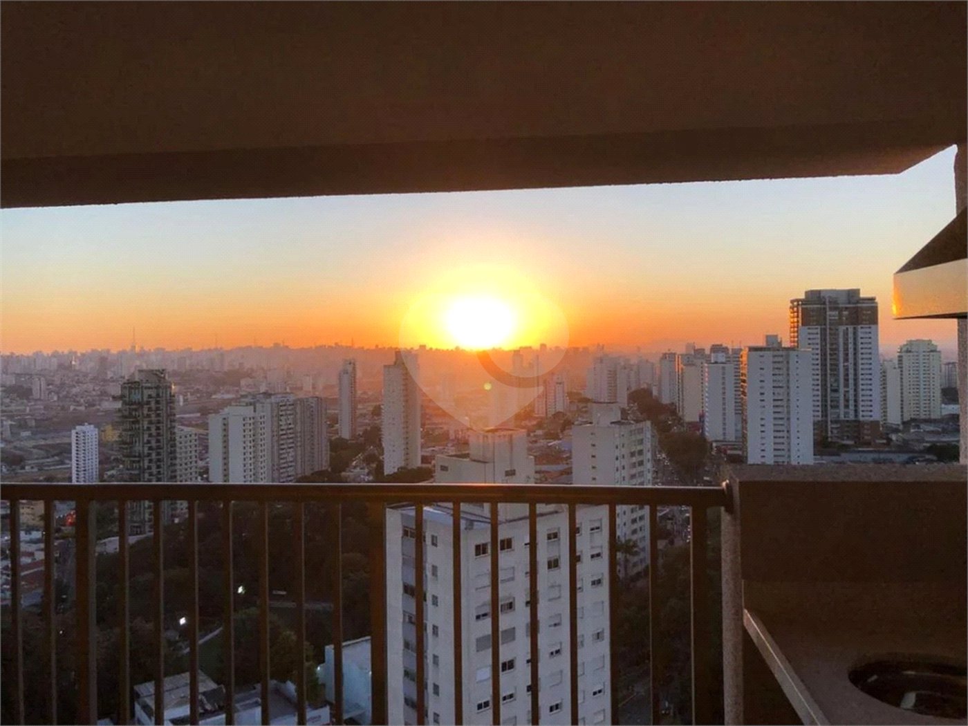 Lindo apartamento em excelente localização no Alto da Mooca, com 83m² com 3 dorms, sendo 1 suite, banheiro,lavabo,varanda gourmet, Aceita e estuda Permuta.