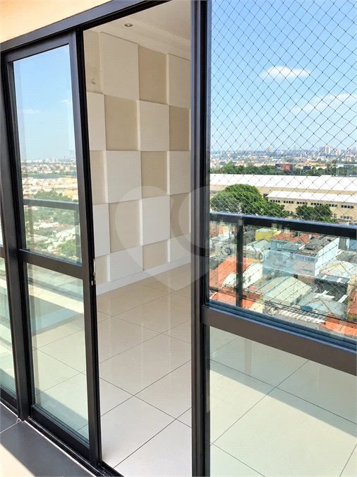 Cobertura de 255 m² com 3 dormitórios, 1 suíte, cozinha planejada, 2 vagas e área gourmet com churrasqueira.