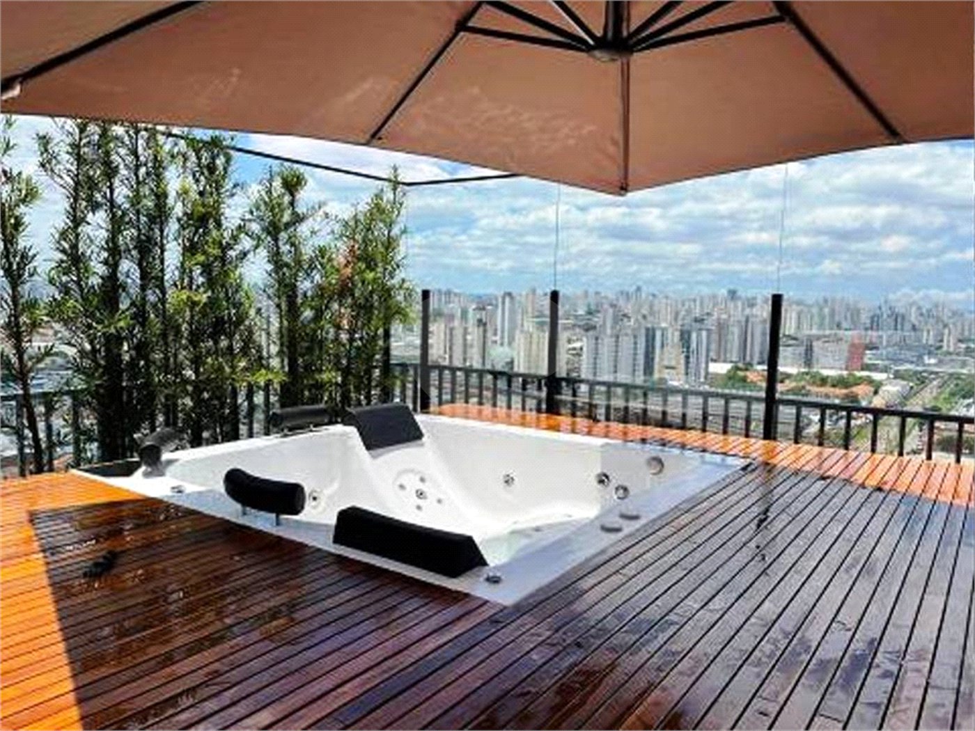 Magnífica Cobertura Penthouse à venda no condomínio Piscine Resort.