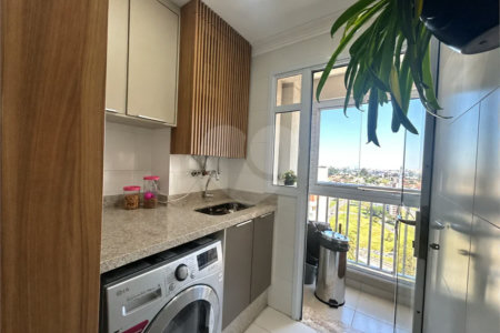 Apartamento de 127 m² em andar alto, com vista livre, 3 suítes planejadas, sacada gourmet envidraçada, 2 vagas e lazer completo, próximo ao Shopping Golden Square e à Avenida Kennedy.