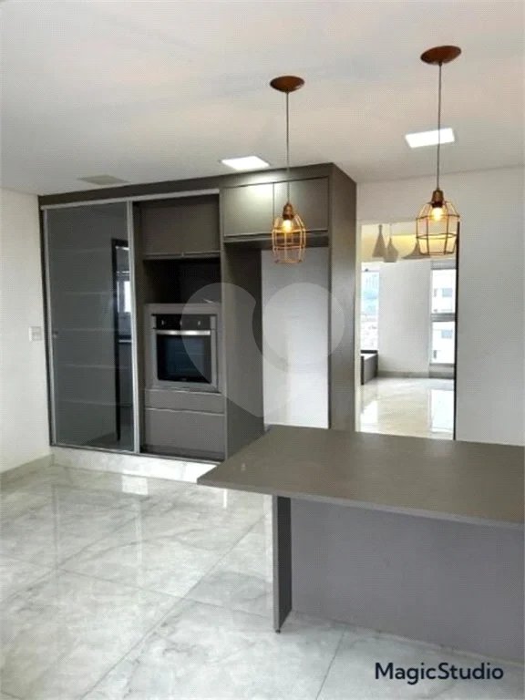 Apartamento com 138m², 3 dormitórios, sendo 3 suítes, 2 vagas de garagem, à venda na Vila Valparaiso em Santo André.
