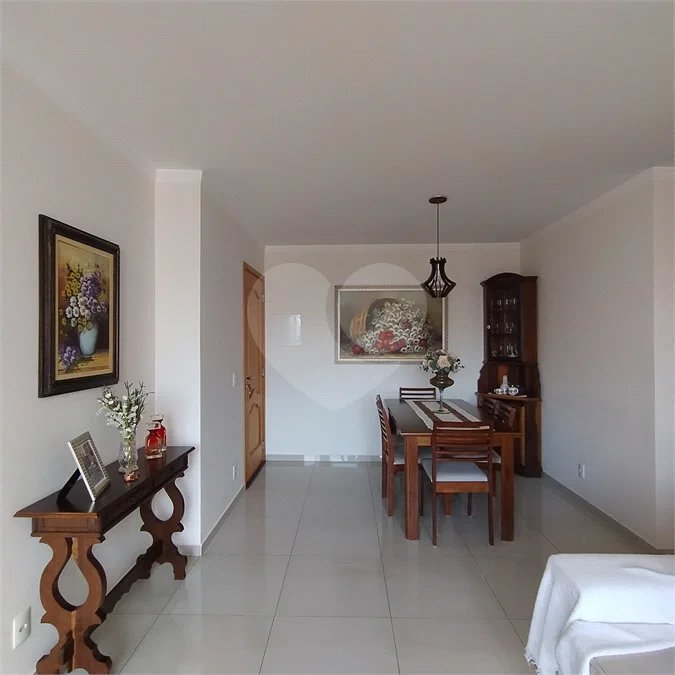 Apartamento em Atibaia com 2 dormitórios (1 suíte), 2 vagas de garagem, elevador, salão de festas, excelente localização