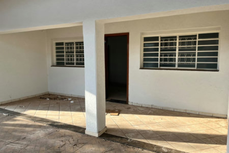 Casa para alugar com 4 quartos, sendo 2 suítes, no Centro, Três Lagoas, MS