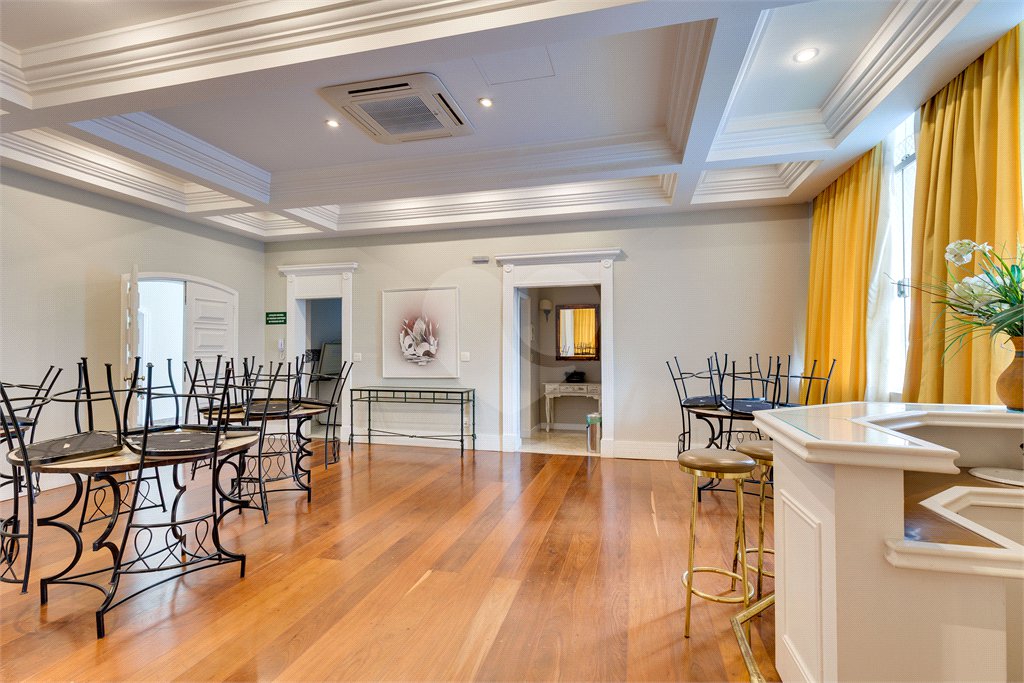 Apartamento à venda com 3 suítes em Real Parque, São Paulo, SP