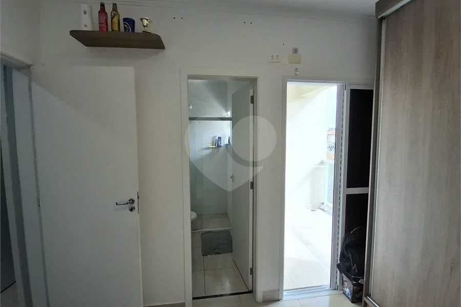 Casa à venda com 3 quartos, sendo 1 suíte, no condomínio Vila Arnoni, São Paulo - SP