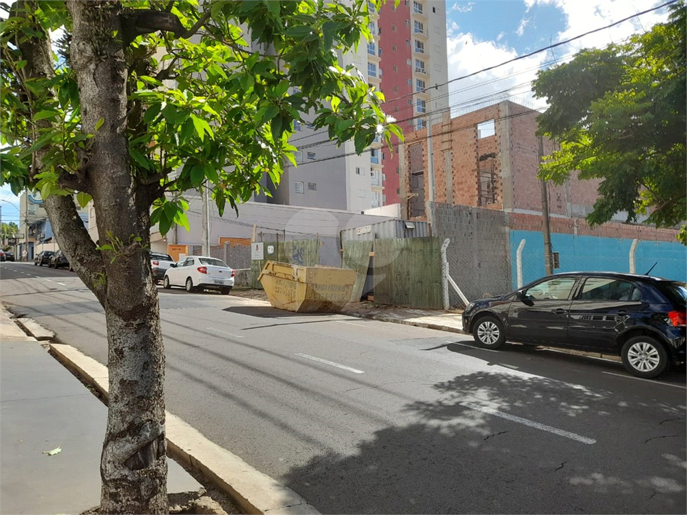 Imóvel Comercial na Rua Episcopal – Localização Estratégica em São Carlos
