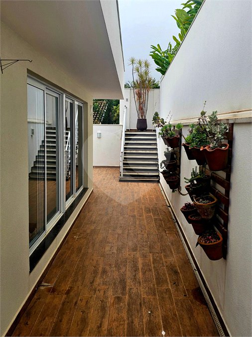 Casa á venda no condomínio Damha I