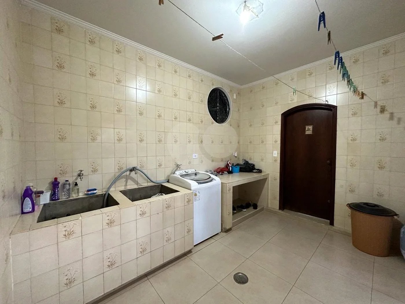 Casa assobradada à venda no bairro Nova Piracicaba, em Piracicaba/SP.