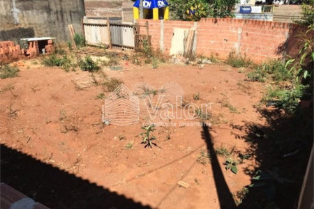 Terreno com 211,60 m² de área total.