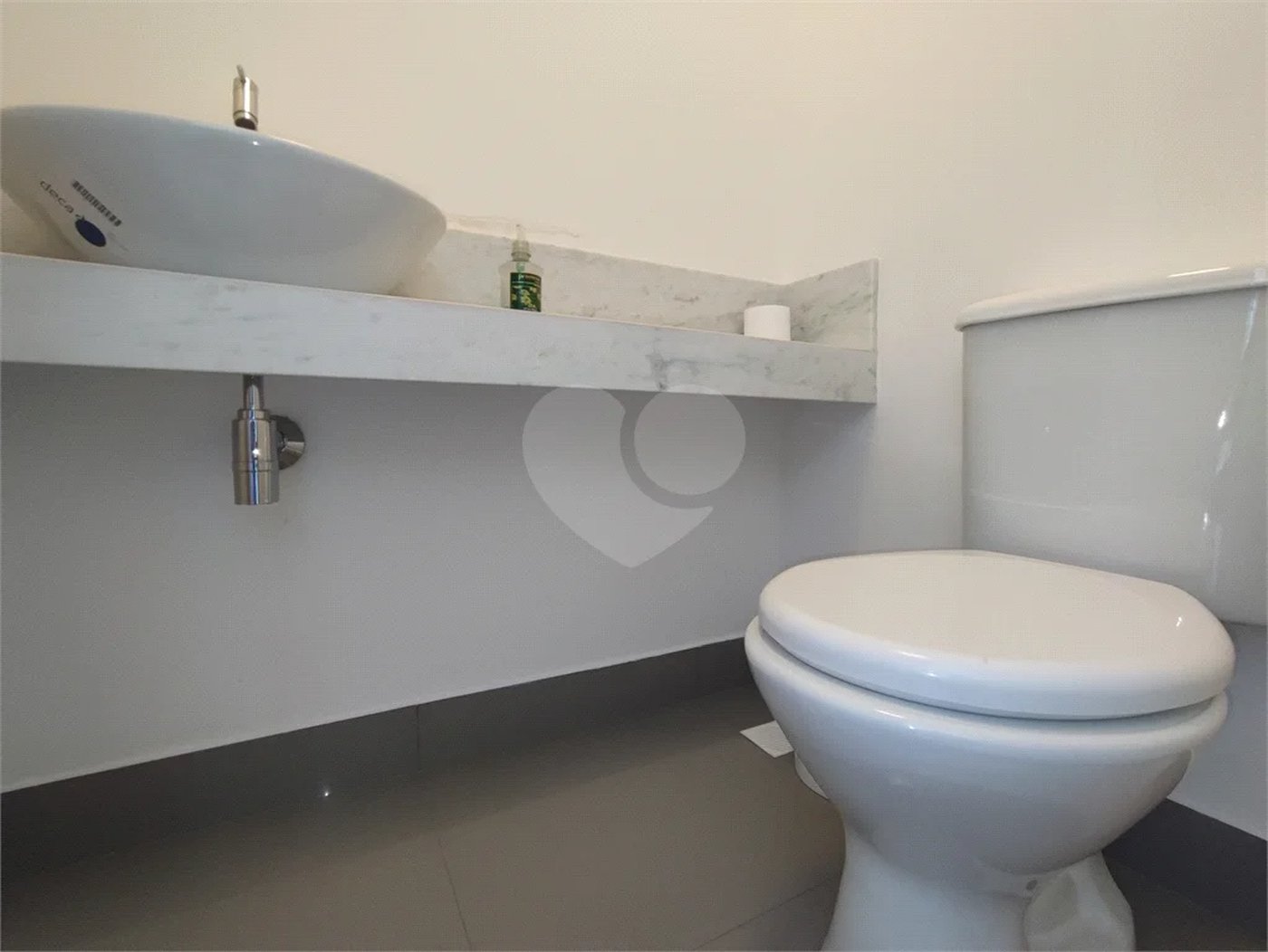 Excelente conjunto comercial para locação com 38 m², 2 salas com varanda e 1 vaga no Ipiranga!
