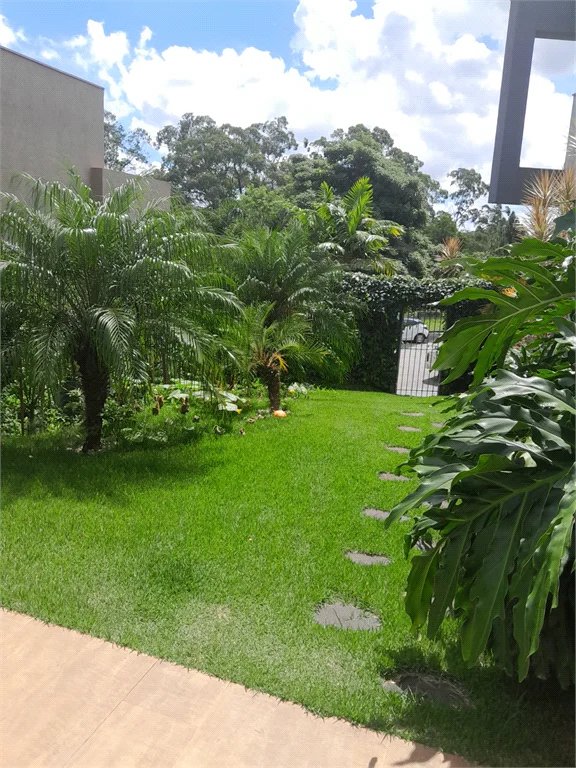 Casa à venda com 3 suítes em Moinho Velho, Cotia, SP