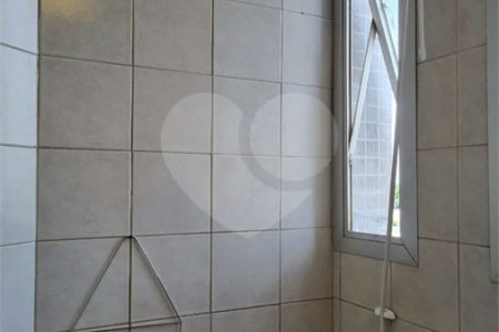 Apartamento tipo kit net á venda centro de Indaiatuba, sem vaga de garagem.