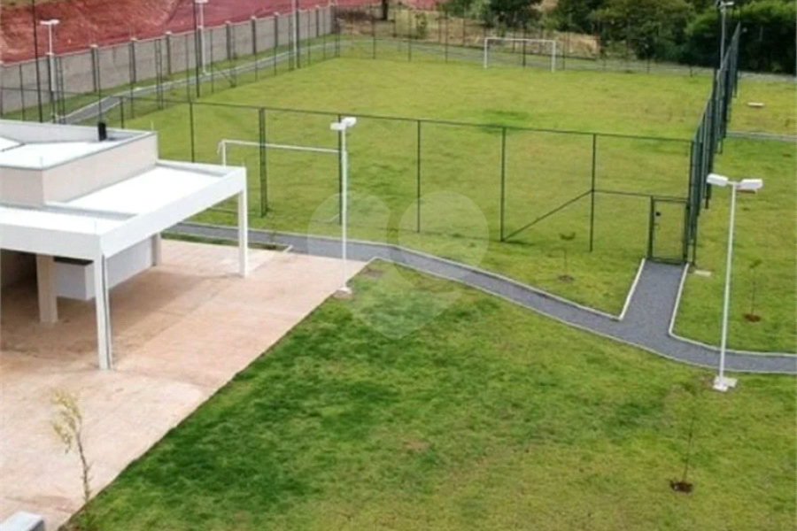 Terreno a venda com 300 metros quadrados no Condomínio Soleil