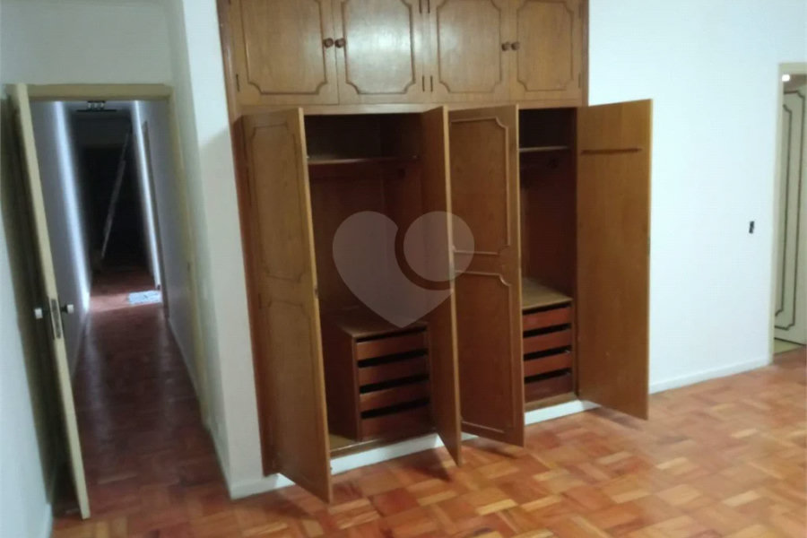 Excelente Sobrado com 04 suítes. Venha fazer uma visita.