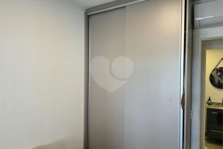 Oportunidade na Vila Leopoldina!! Apartamento com dois dormitórios, sendo uma suíte, dois banheiros, e com duas vagas.