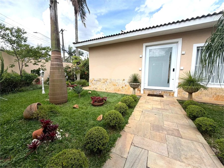 Casa Térrea de Alto Padrão à Venda no Bolsão de Interlagos