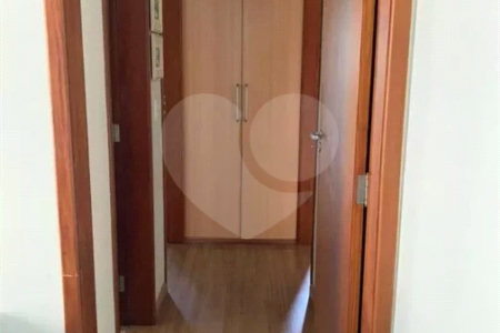 Apartamento em Atibaia com 2 dormitórios (1 suíte), 1 vaga de garagem, elevador, área de lazer com piscina