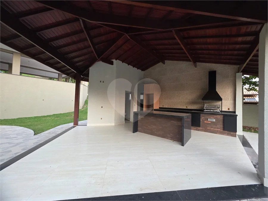 Casa à venda com 4 suítes no condomínio Residencial Jardim Primavera, Louveira - SP