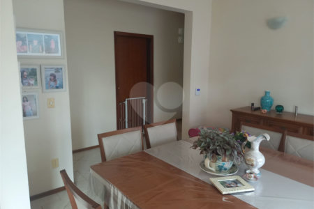 Casa à venda com 4 quartos, sendo 2 suítes,  em Villaggio Capríccio, Louveira, SP