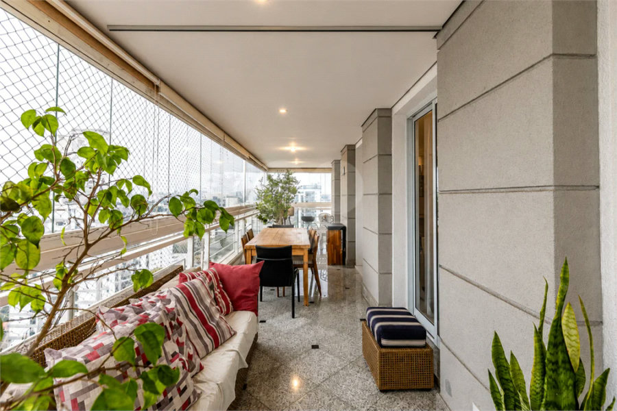 Apartamento mobiliado para locação em Moema | 275 m² | 3 suítes | 4 vagas