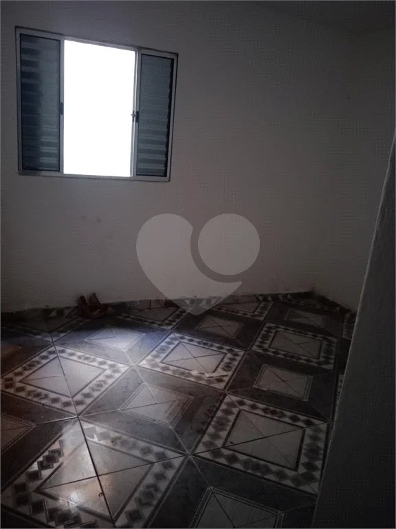 Casa com 180m², 3 quartos, 2 garagens, à venda em Guaianazes