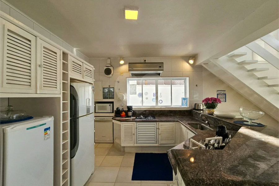 Casa à venda com 4 quartos, sendo 3 suítes,  em Riviera de São Lourenço, Bertioga, SP