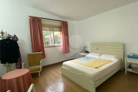 Casa térrea com 3 quartos para alugar no Jardim dos Estados, São Paulo - SP