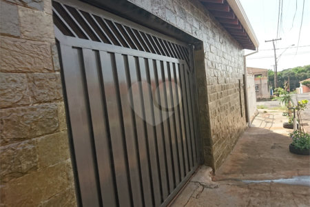Casa térrea em Araraquara/SP, na Vila Xavier.