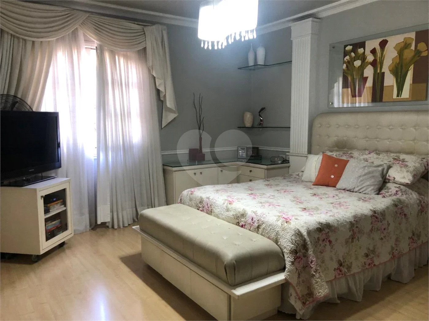 Sobrado com 363m² à venda no Alto da Moóca - 3 suítes e 6 vagas.