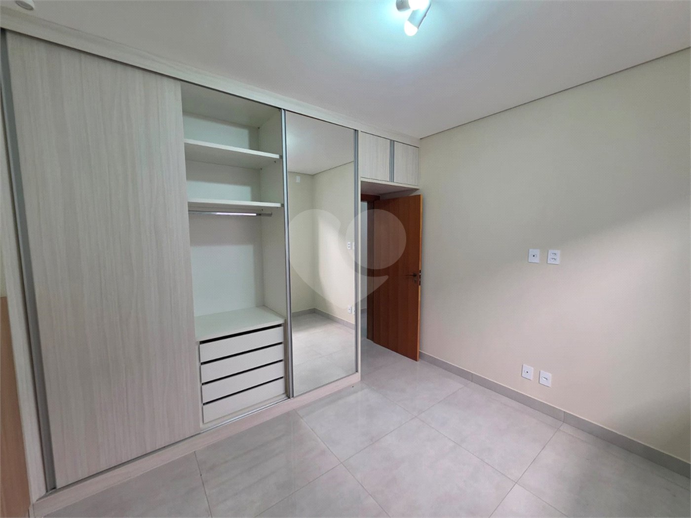 Casa no Village Damha III, 3 quartos 2 suítes