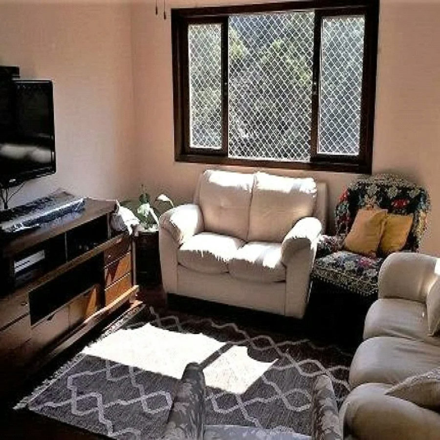 Sobrado com 4 quartos sendo 2 suítes, lareira e 2 vagas de garagem no Jardim Olympia/Butantã
