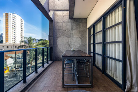 Itaim ! Studio ,muito bem localizado ! vaga de garagem !