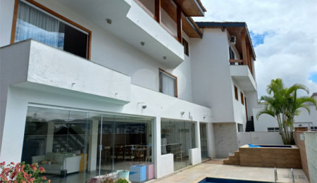 Casa à venda com 5 quartos, sendo 4 suítes,  em Funcionários, Poços de Caldas, MG