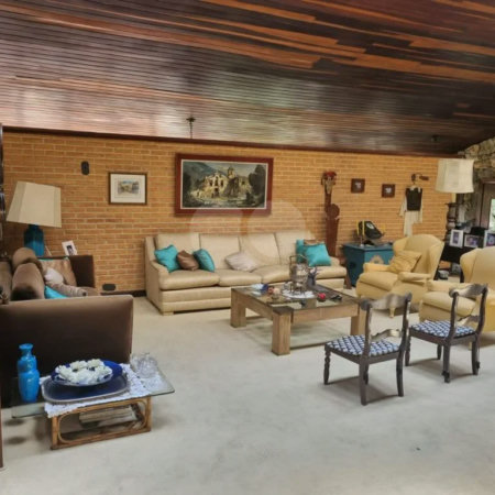 Casa à venda, 742 m², com piscina, 5 suítes, em Embu das Artes