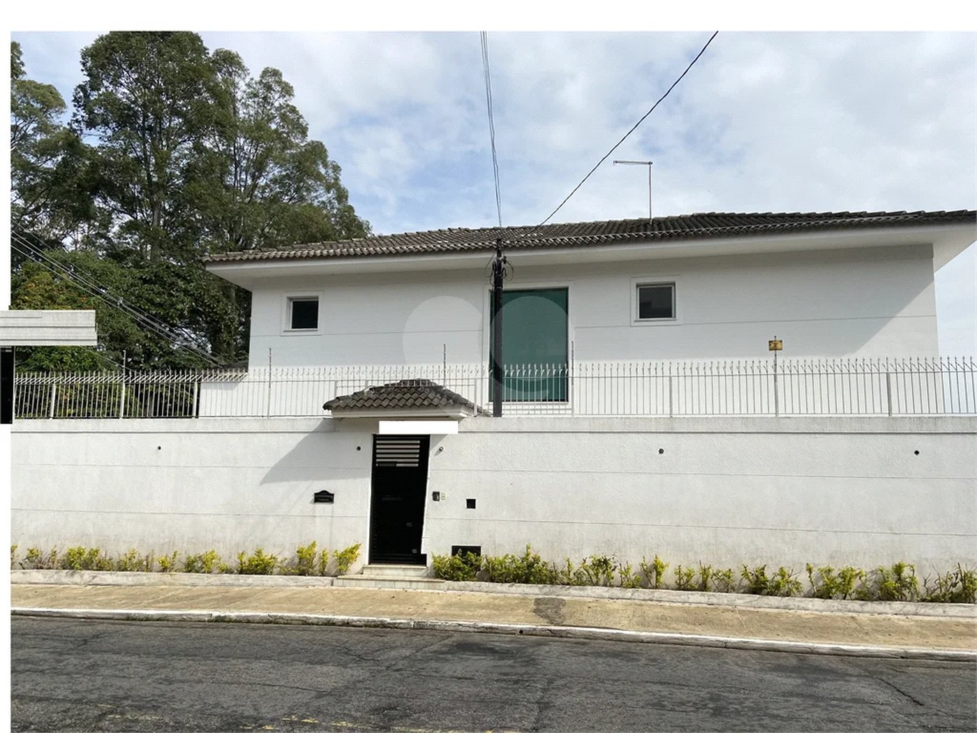 Maravilhoso Sobrado imponente, sendo 4 suítes- 8 vagas de garagem